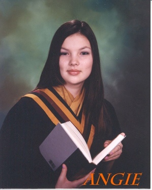 Angie2001Grad.jpg - 38892 Bytes